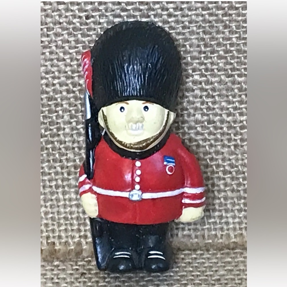 Vintage Yarto Beefeater British Royal Guard Magnet Rare Novelty Fun